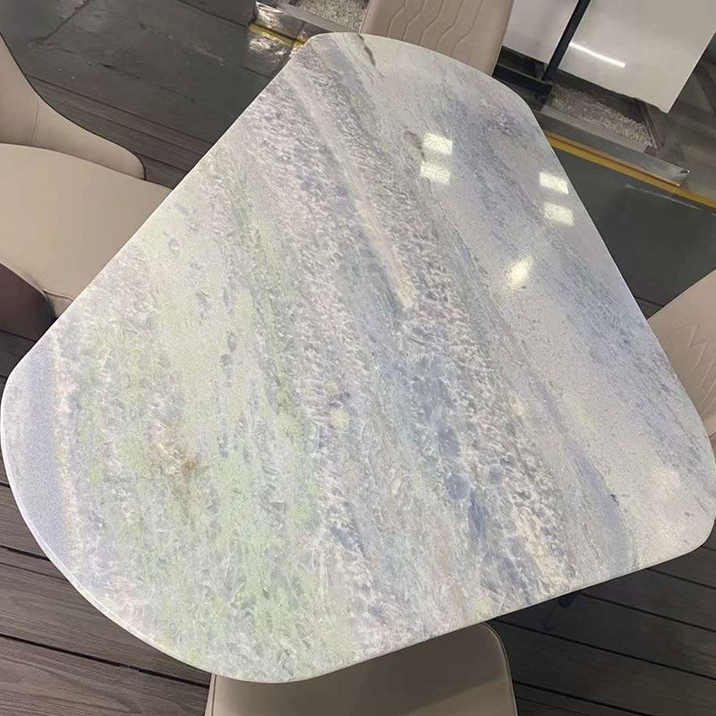 Mesa de losa de estilo nórdico de mármoles de cristal de aura azul brasileño