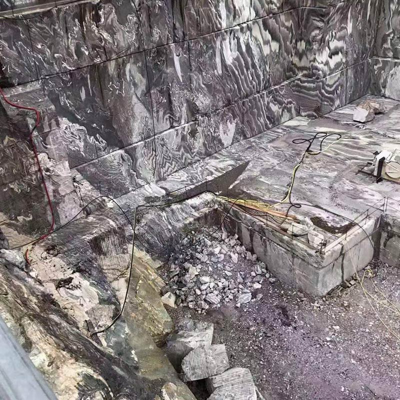 Escaleras de pared de fondo de encimera de losa de mármol de paisaje púrpura