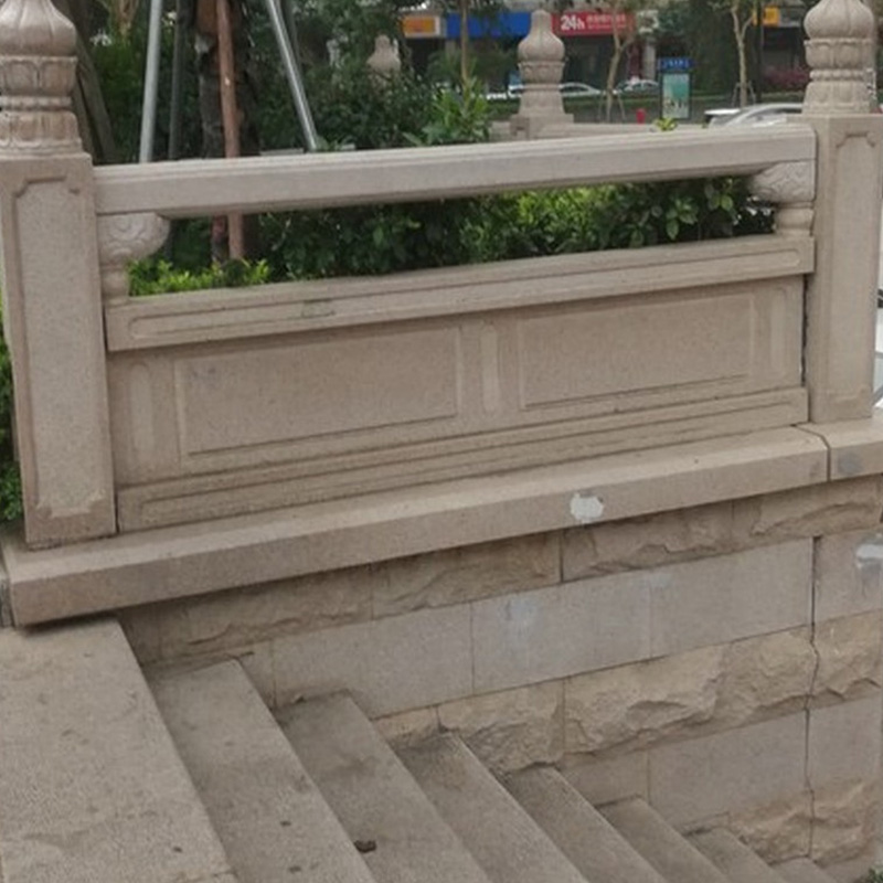 Peldaños de escaleras de granito amarillo