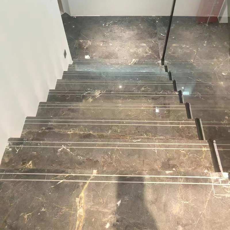 Losas de mármol gris de Michel