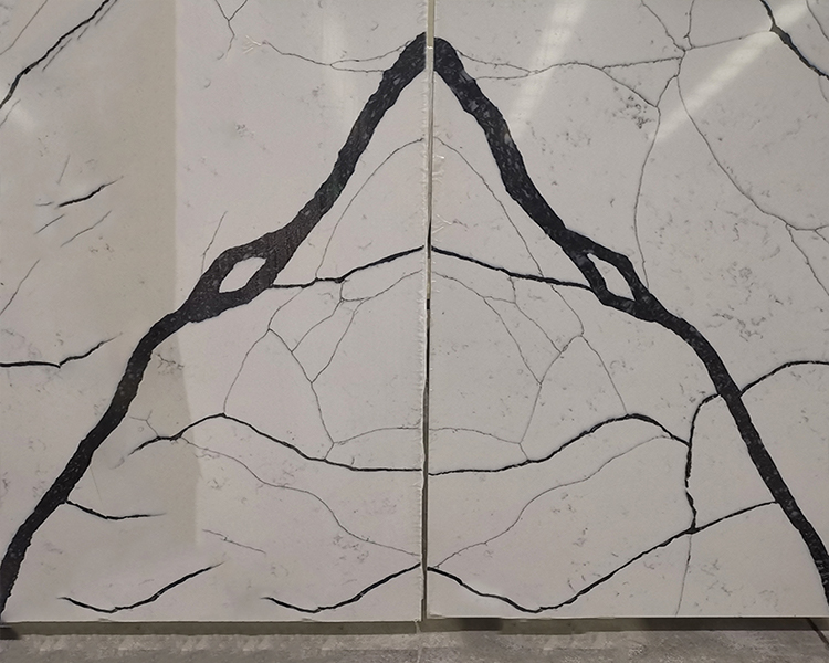 5070 San Louis White Calacatta Quartz With Thick Black Stripes