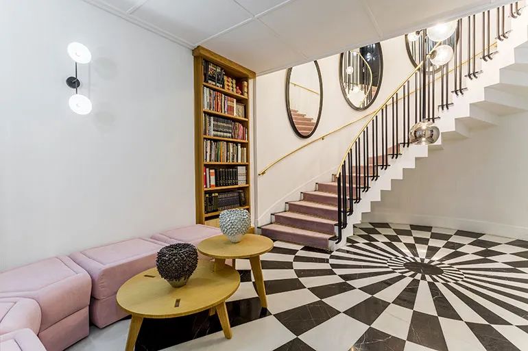 Guía de variedades de mármol negro e ideas inspiradoras de diseño