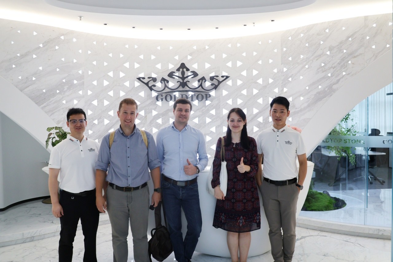 Goldtop Stone da la bienvenida a sus valiosos invitados de Moscú